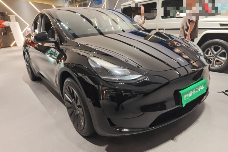 Tesla Model Y 2023 #4 Tesla Model Y 2023 car image #4
