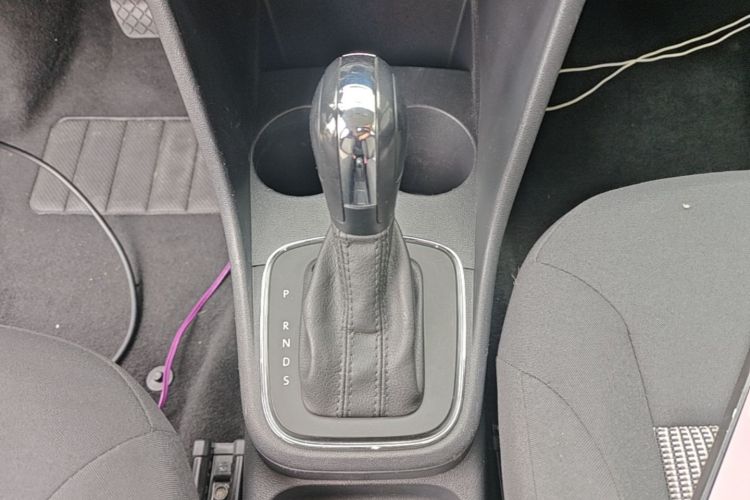 Volkswagen Polo 2016 car image #14