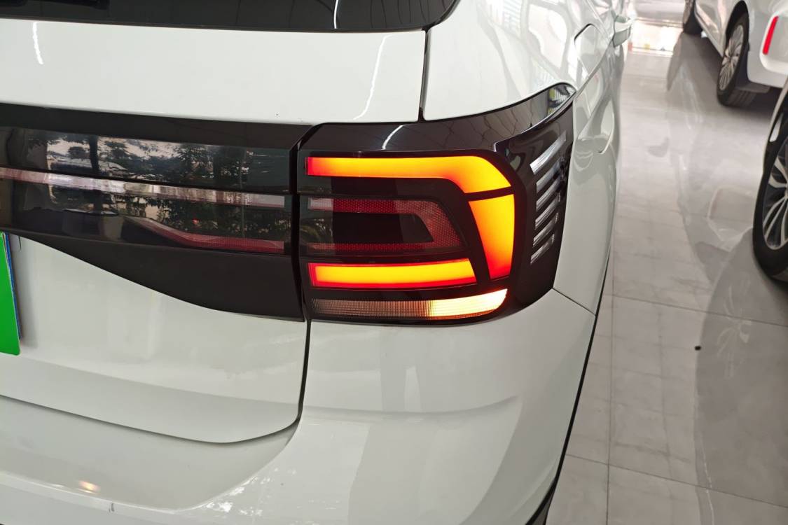 Volkswagen T-Cross 2023 car image #7