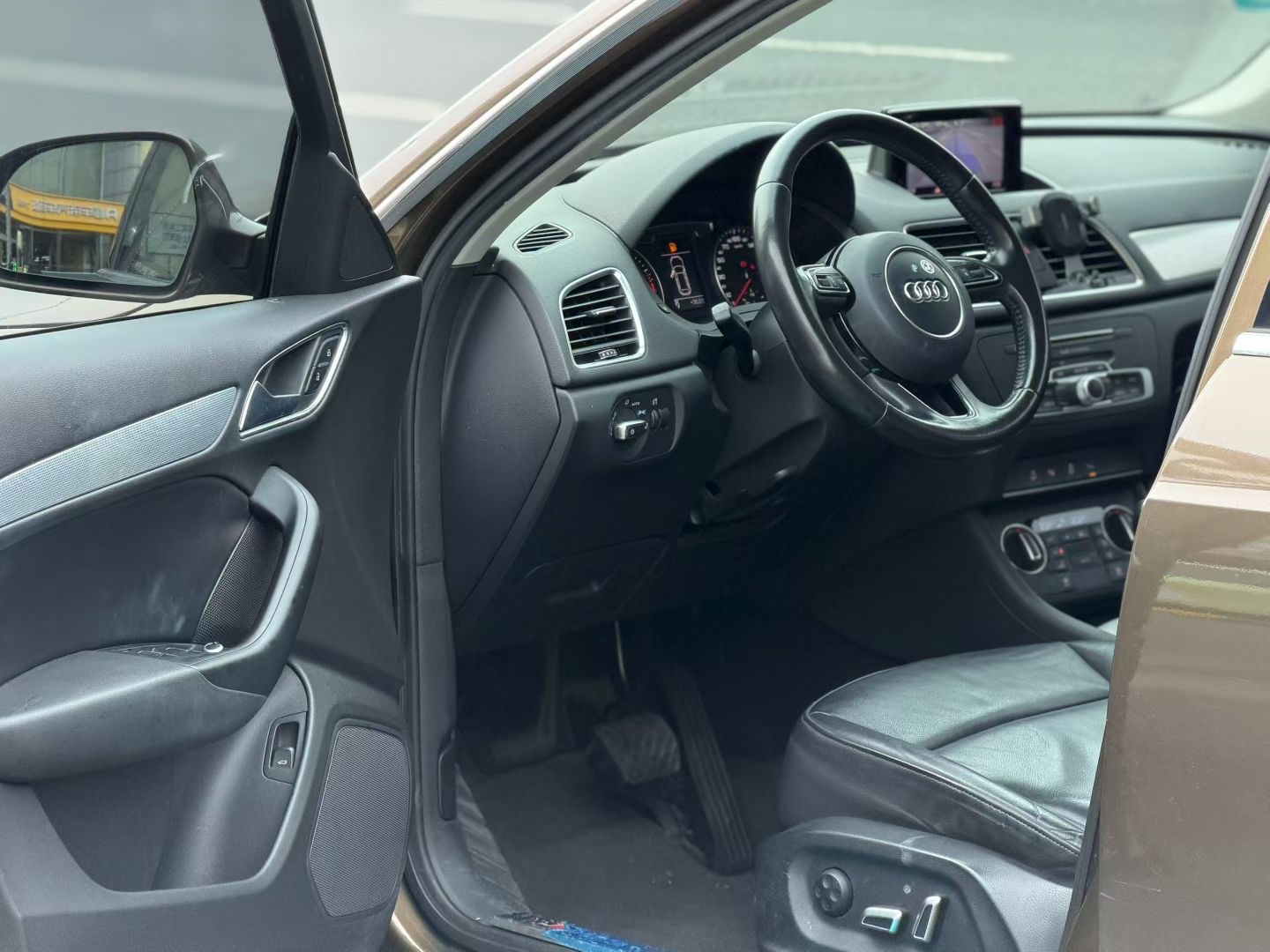 Audi Q3 2016 car image #4