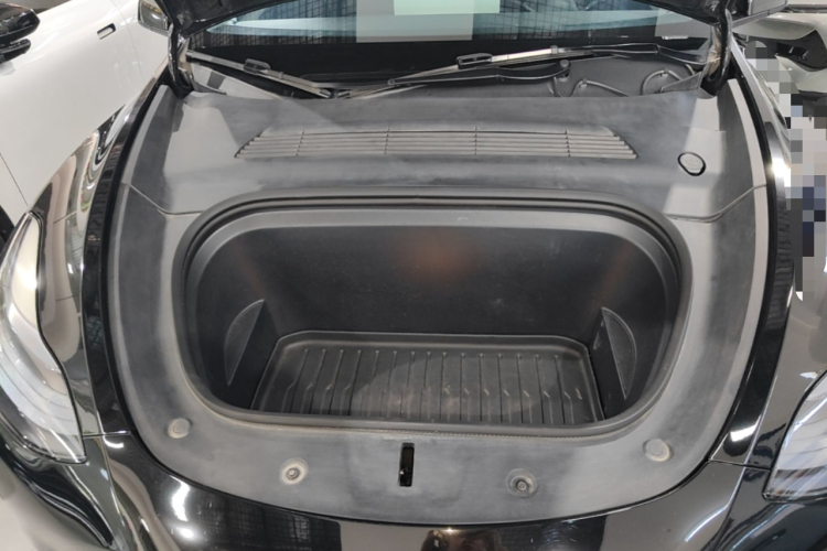 Tesla Model Y 2023 car image #20