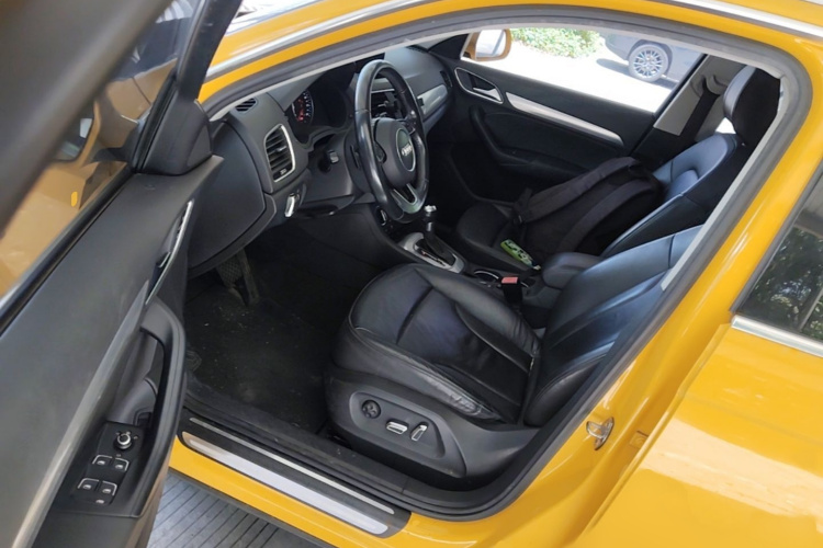 Audi Q3 2016 car image #13