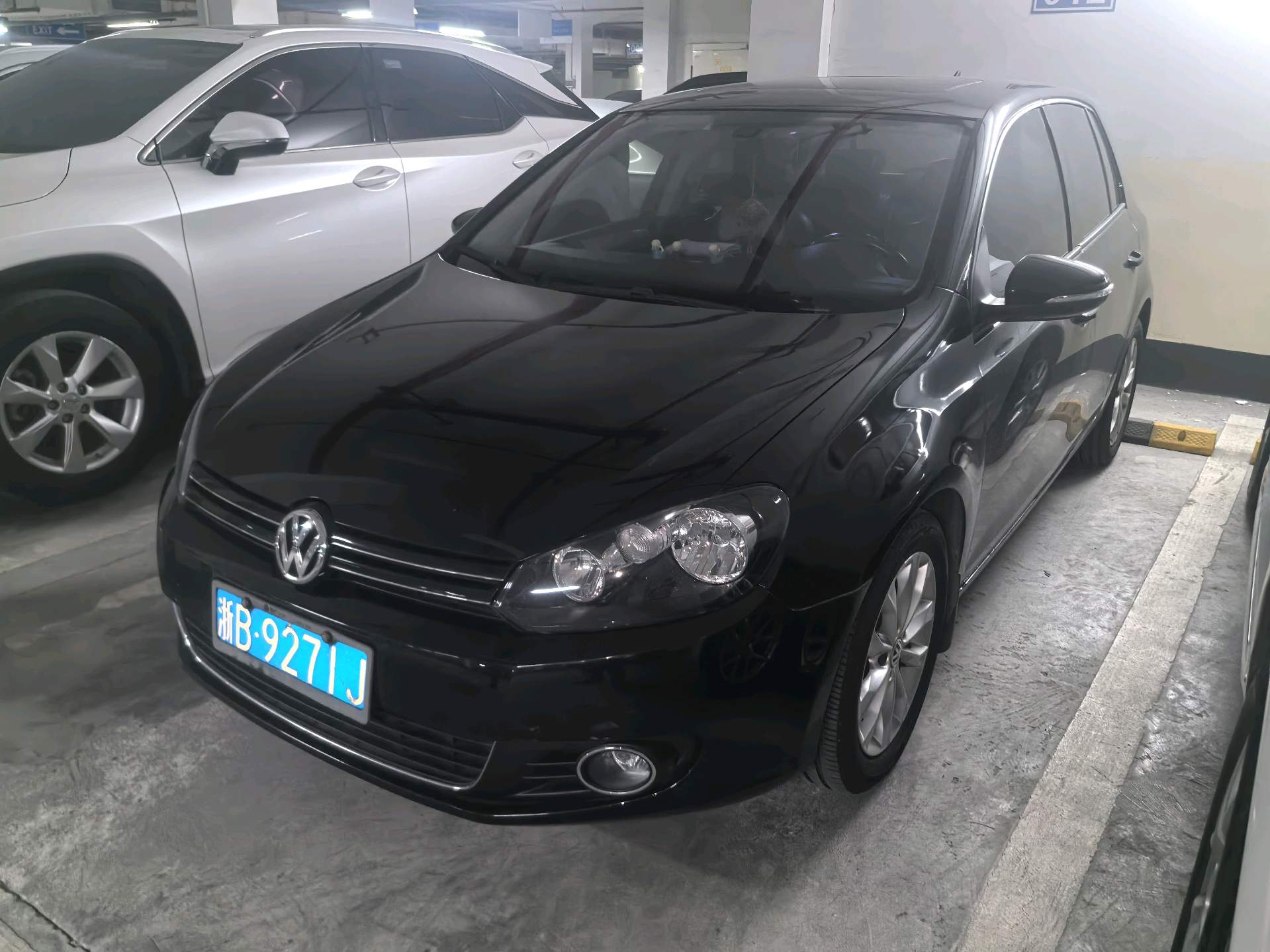 Volkswagen Golf 2010 Volkswagen Golf 2010 car image