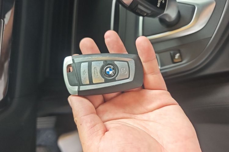BMW 3 Series 2019 #9 BMW 3 Series 2019 car image #9