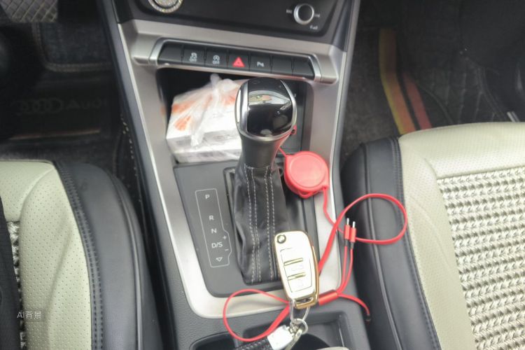 Audi Q3 2020 car image #16