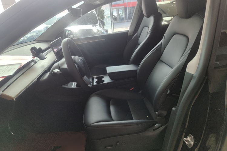 Tesla Model Y 2023 #15 Tesla Model Y 2023 car image #15