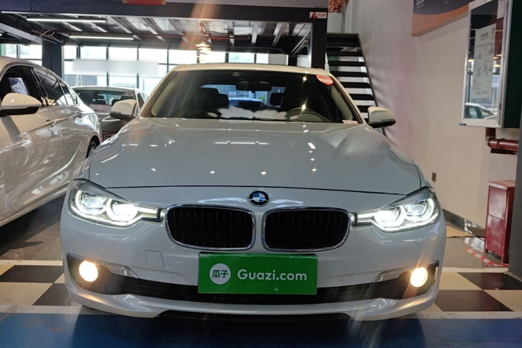 BMW 3 Series 2017 immagine di auto #3