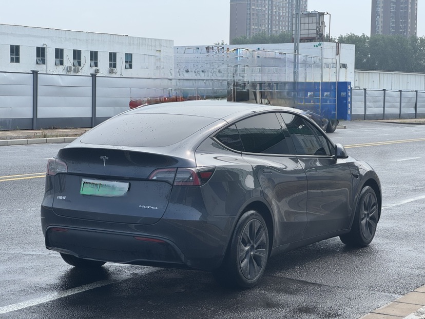 Tesla Model Y 2024 #11 Tesla Model Y 2024 car image #11
