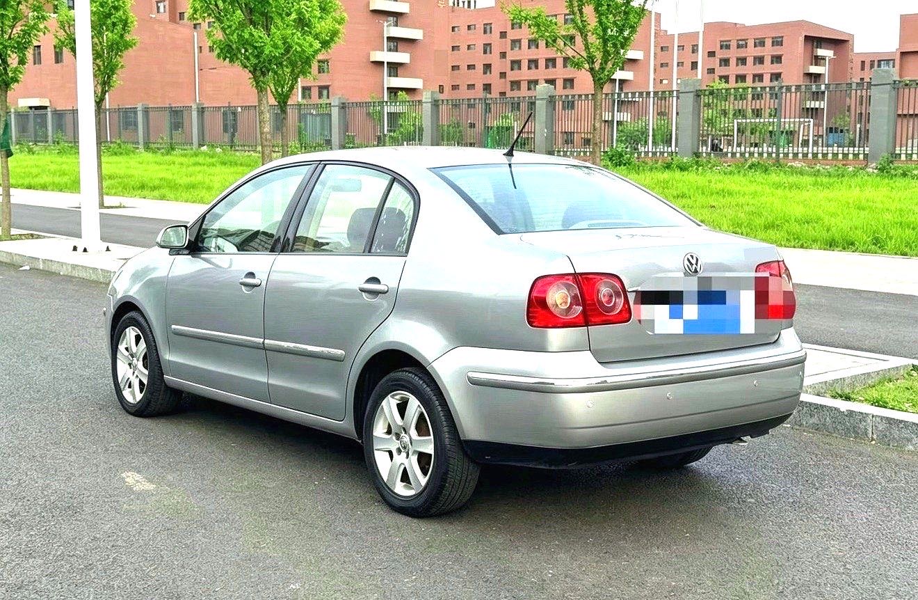 Volkswagen Polo 2010 car image #7