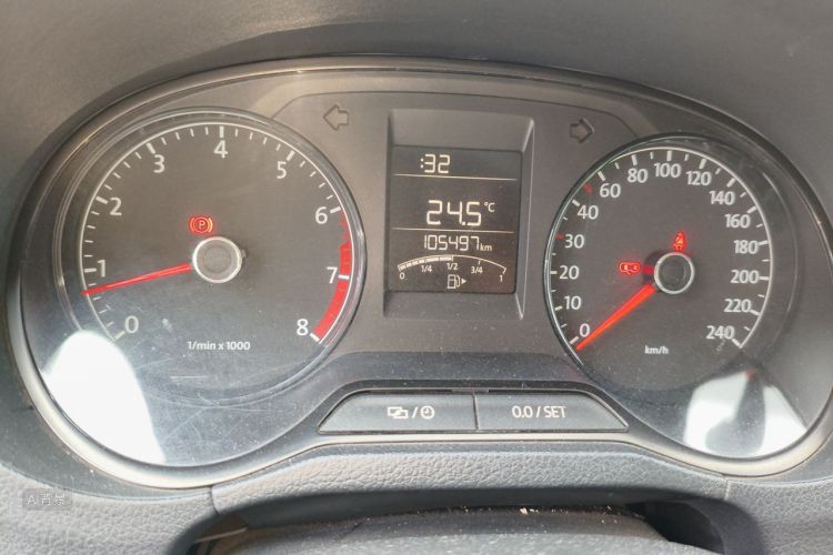 Volkswagen Polo 2015 car image #14
