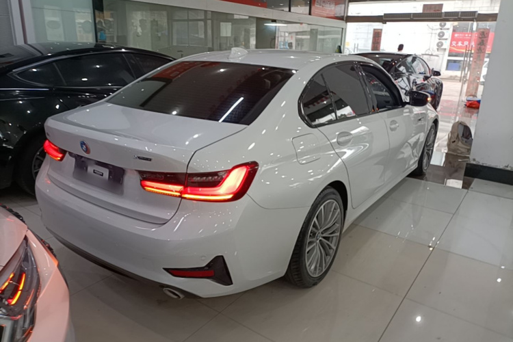 BMW 3 Series 2021 car image #5