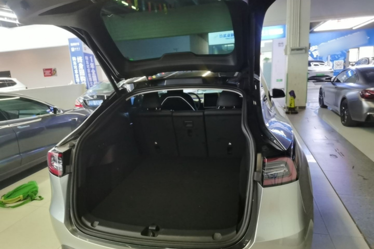 Tesla Model Y 2024 #19 Tesla Model Y 2024 صورة سيارة #19