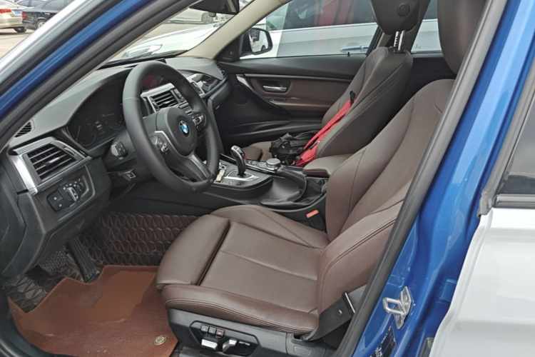 BMW 3 Series 2019 car image #15