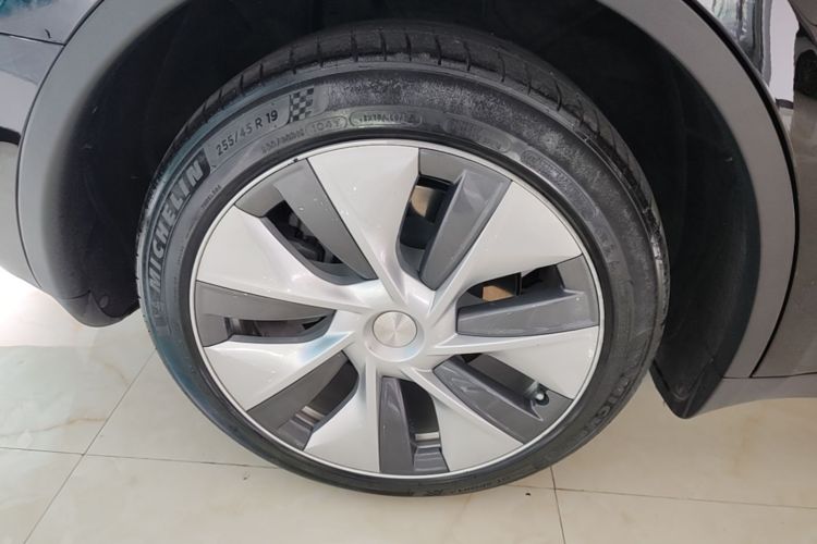 Tesla Model Y 2022 car image #10
