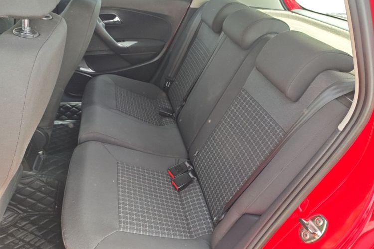 Volkswagen Polo 2014 car image #13