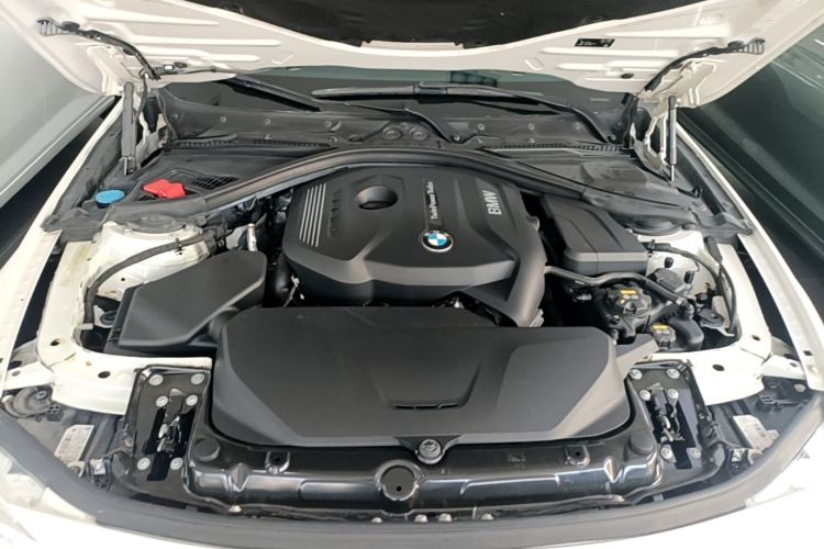 BMW 3 Series 2018 car image #20