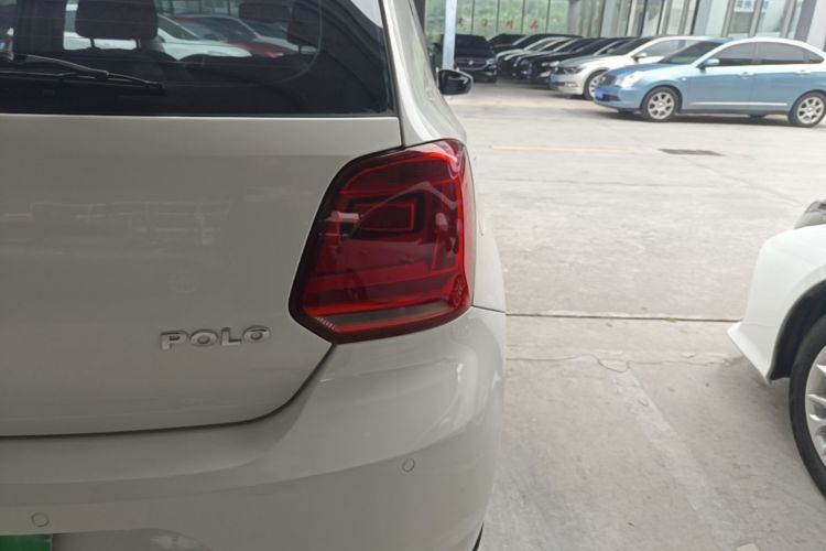 Volkswagen Polo 2016 car image #8