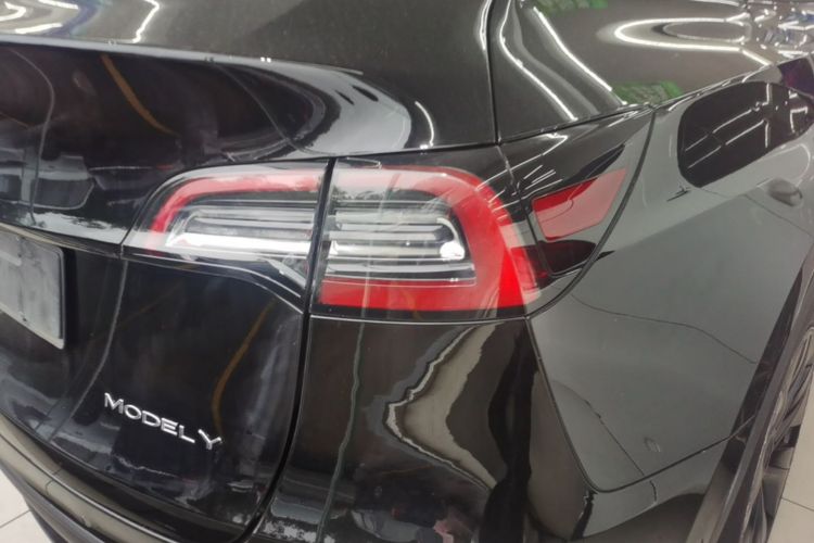 Tesla Model Y 2024 #8 Tesla Model Y 2024 car image #8