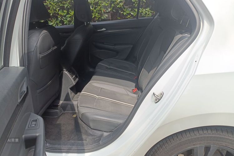 Volkswagen Golf 2022 car image #19