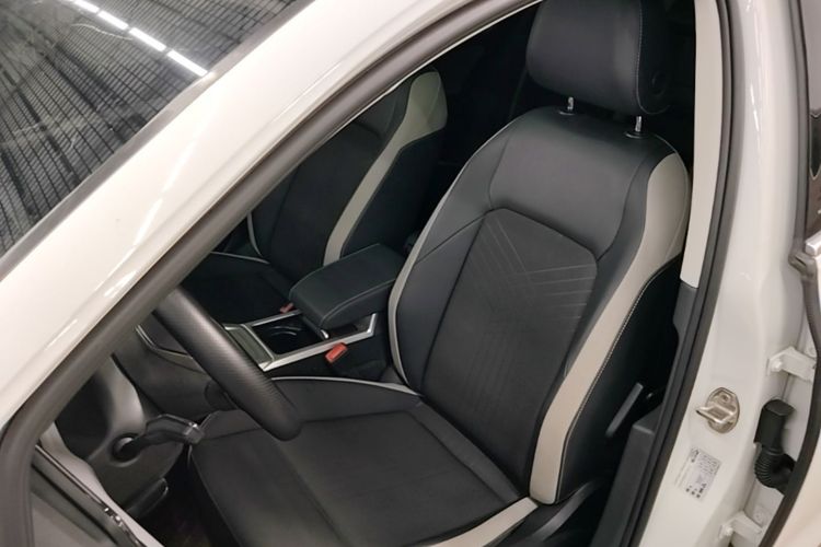 Volkswagen Golf 2021 car image #15