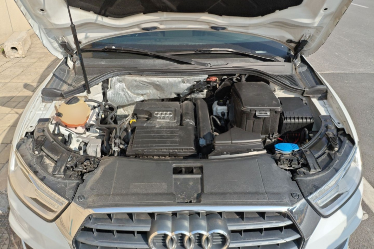 Audi Q3 2018 car image #22