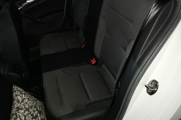 Volkswagen Golf 2020 car image #10