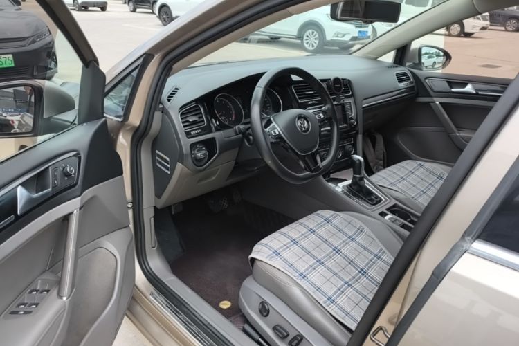 Volkswagen Golf 2014 car image #16