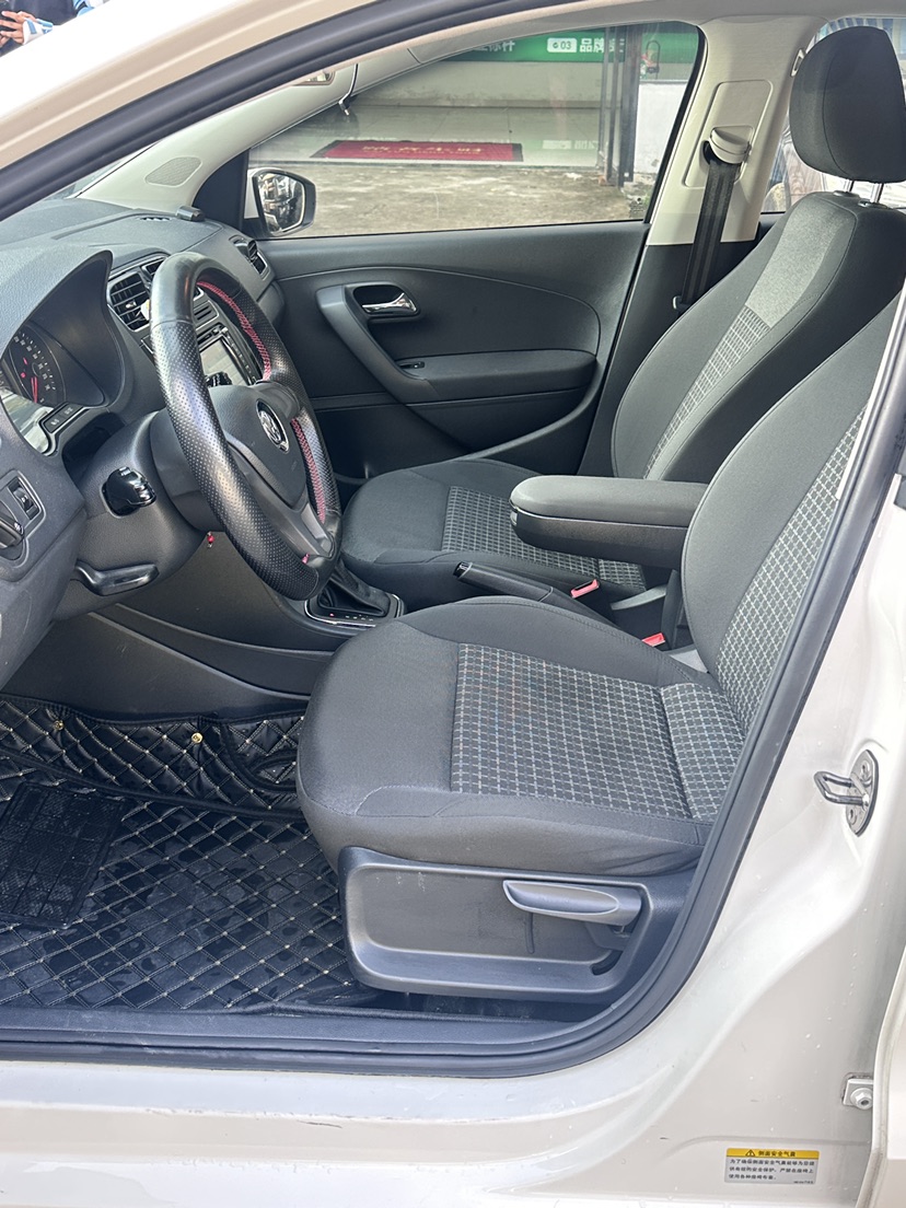 Volkswagen Polo 2016 car image #4
