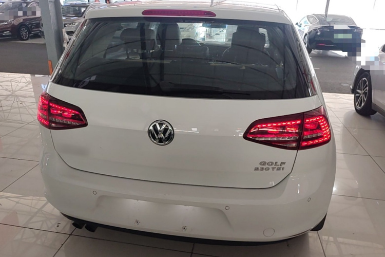Volkswagen Golf 2017 car image #6