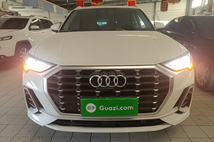 Audi Q3 2022 car image #3