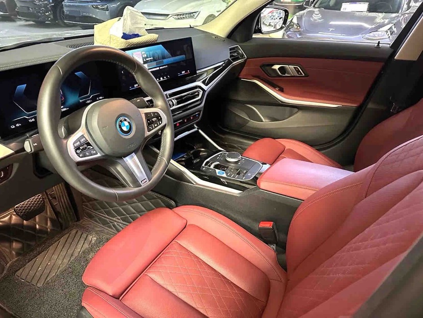 BMW i3 2024 immagine di auto #2