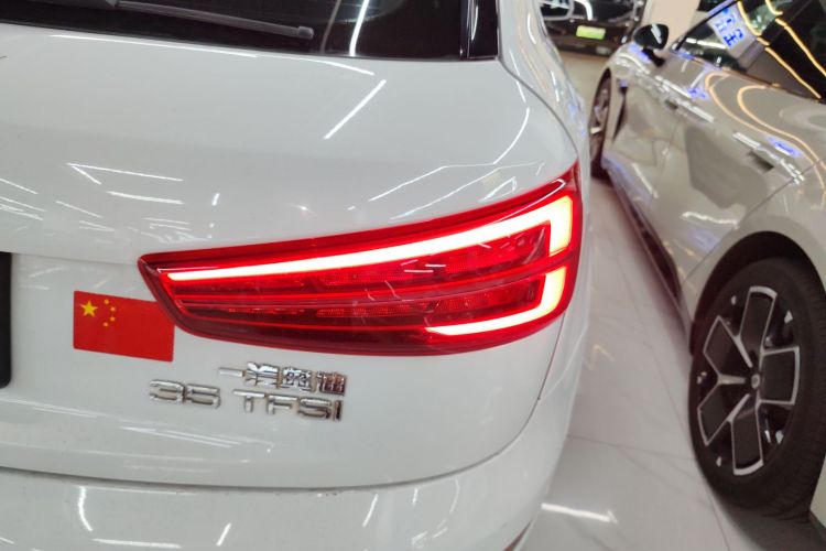 Audi Q3 2018 image de voiture #8