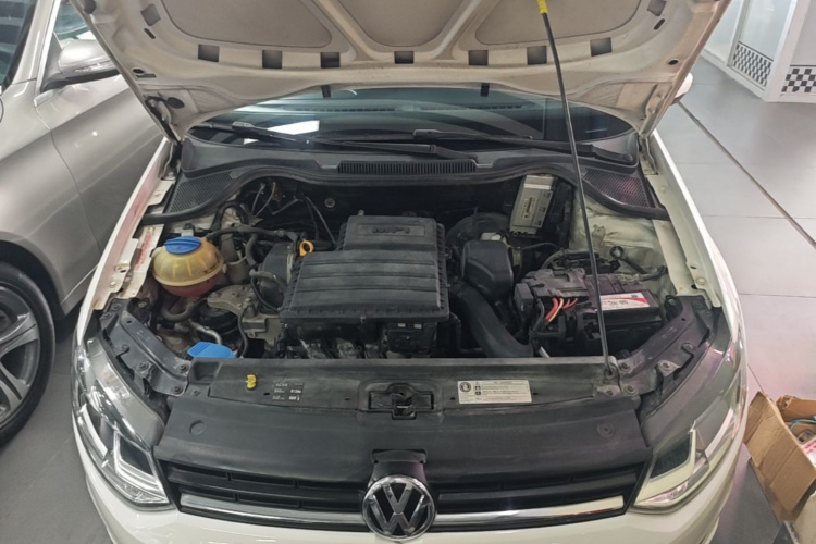 Volkswagen Polo 2015 car image #20