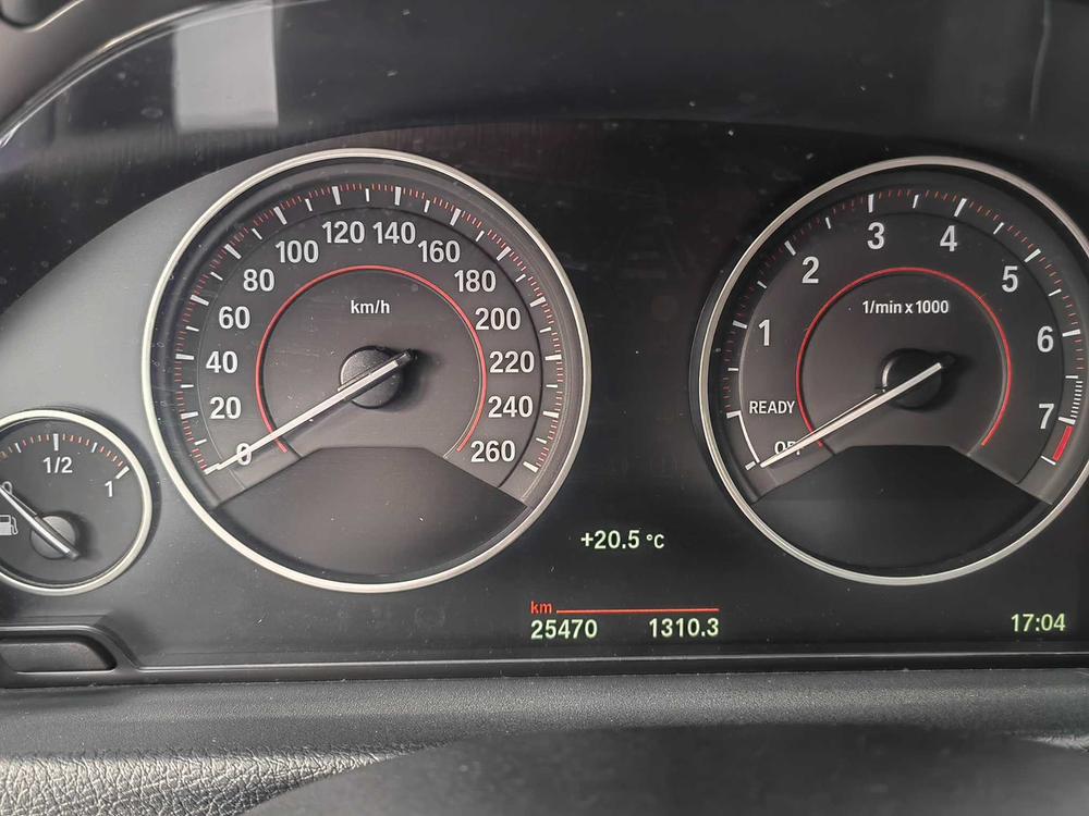 BMW 3 Series 2019 car image #13