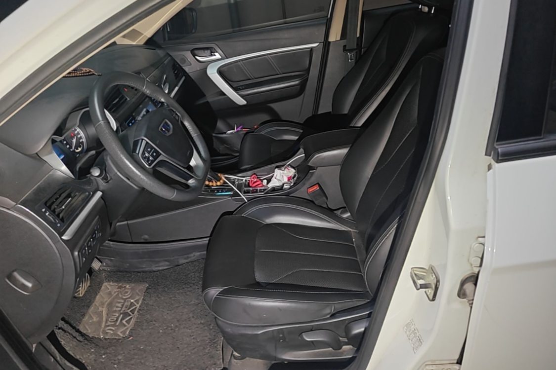GEELY Emgrand 2017 car image #18