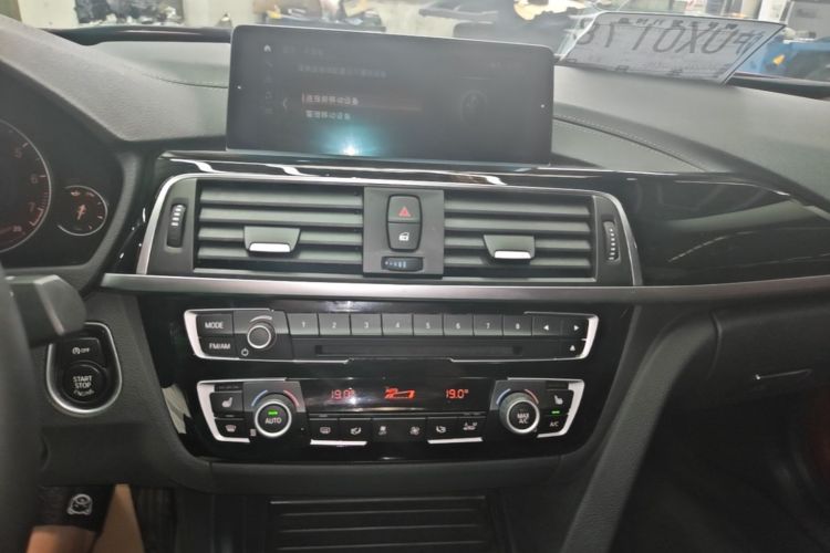 BMW 3 Series 2018 #17 BMW 3 Series 2018 car image #17
