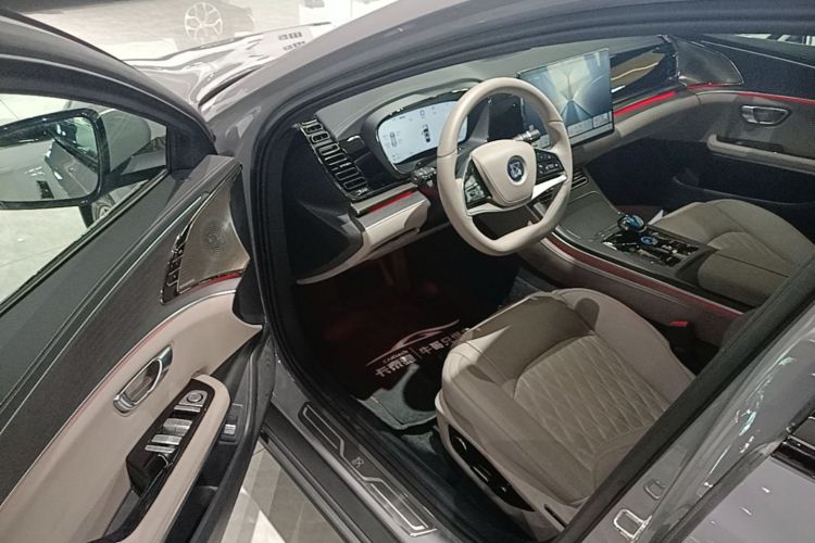 BYD Han 2025 car image #16