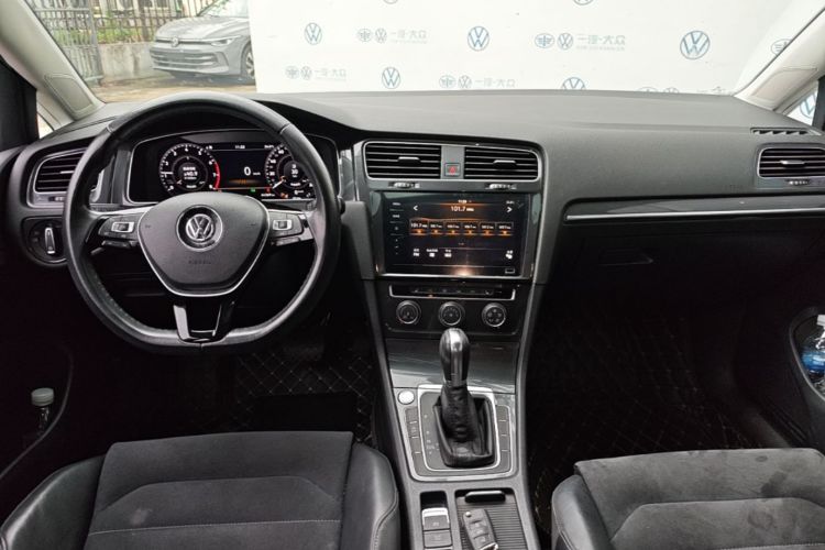 Volkswagen Golf 2020 car image #11