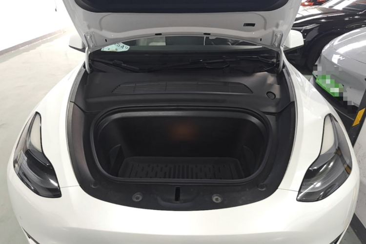 Tesla Model Y 2023 car image #20
