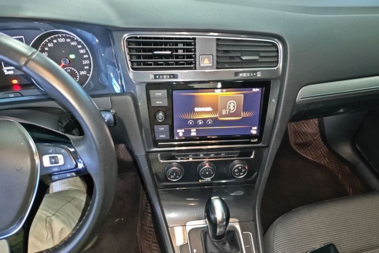 Volkswagen Golf 2019 car image #13
