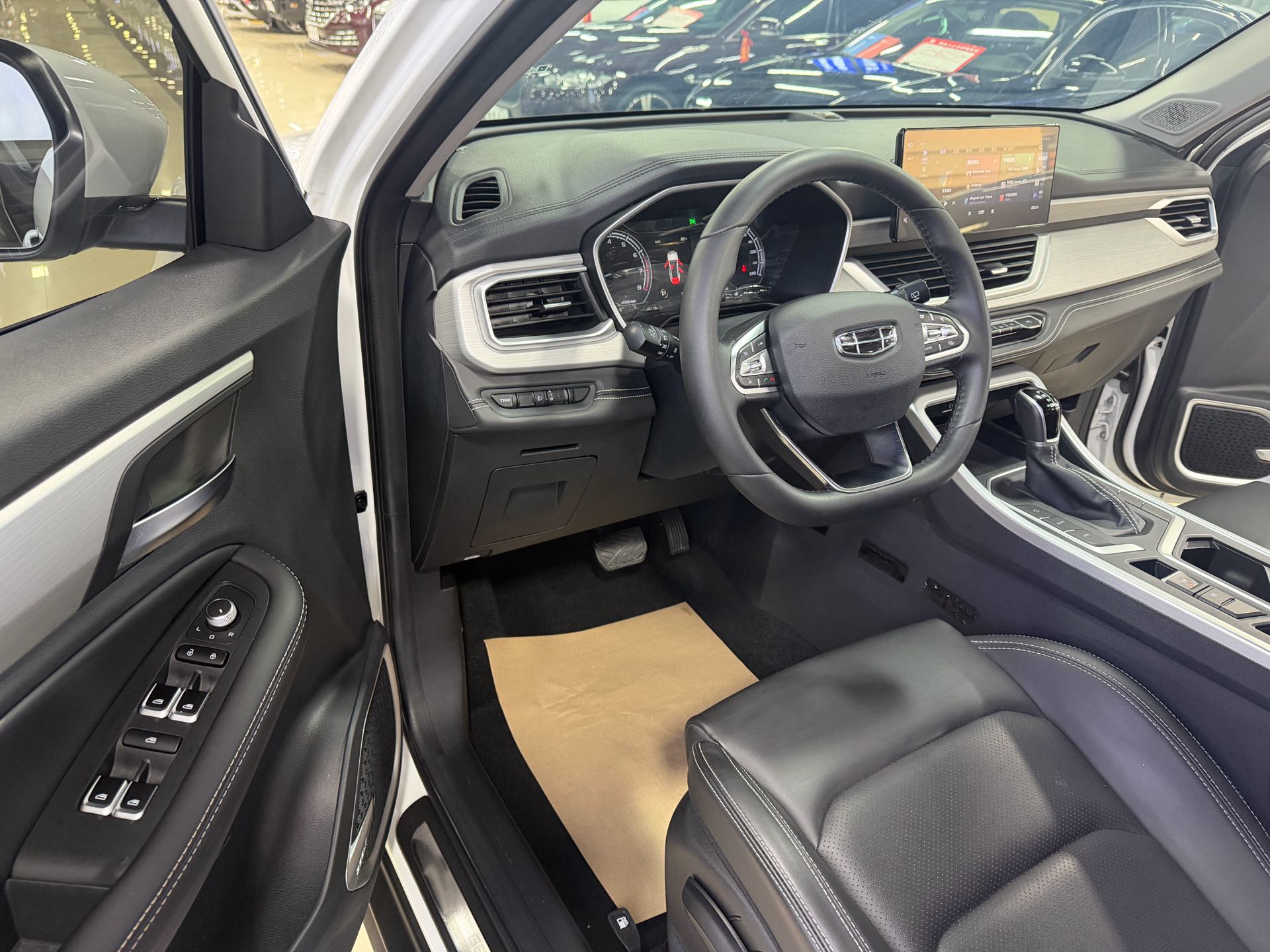 GEELY Vision X6 2021 car image #5