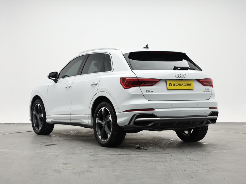 Audi Q3 2022 car image #4
