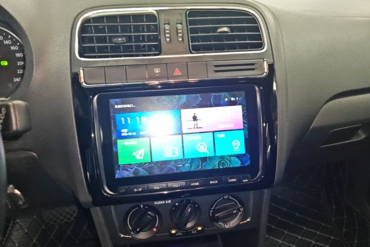 Volkswagen Polo 2016 car image #13