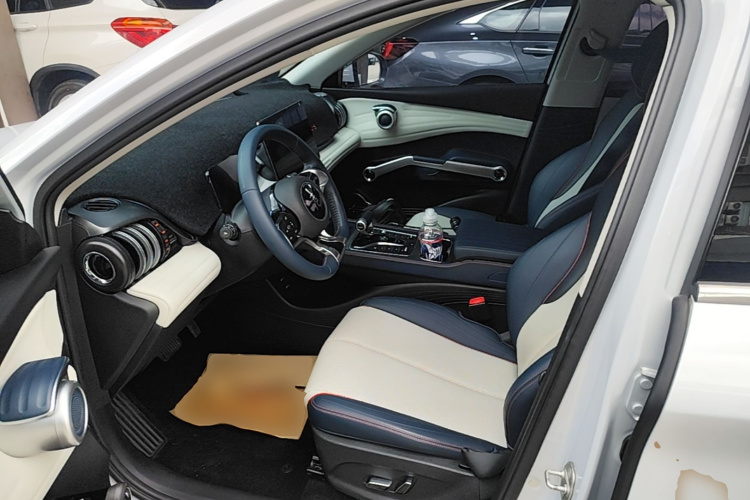 BYD Yuan Plus 2023 immagine di auto #15