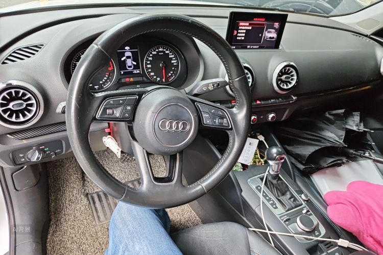 Audi A3 2018 car image #11