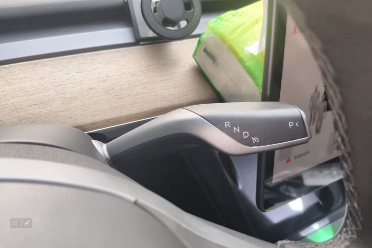 Tesla Model Y 2022 immagine di auto #16