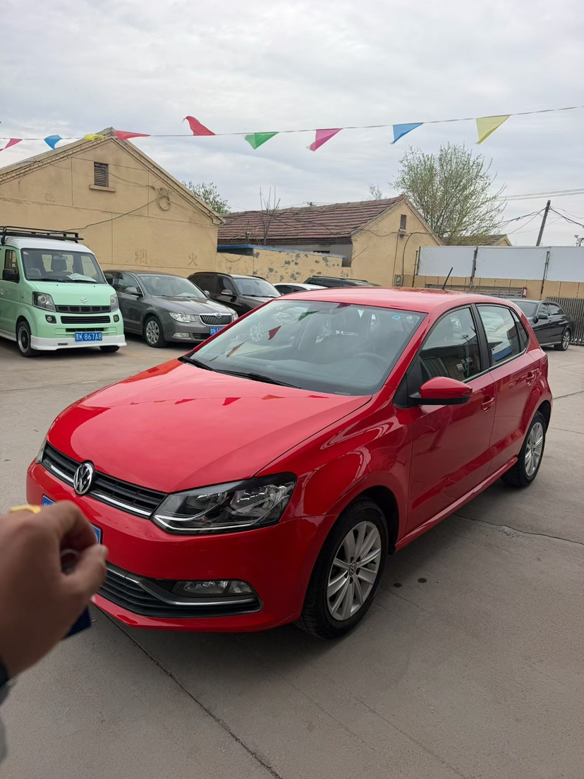 Volkswagen Polo 2016 car image #2