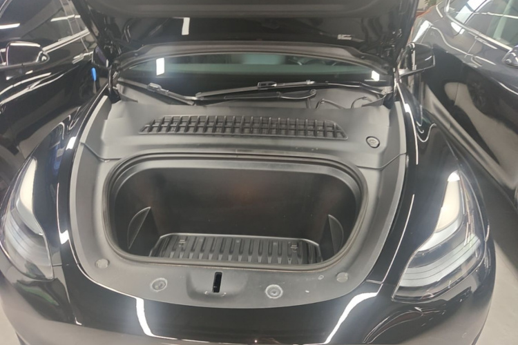 Tesla Model Y 2023 car image #20