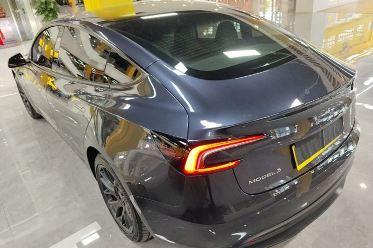Tesla Model 3 2025 صورة سيارة #7