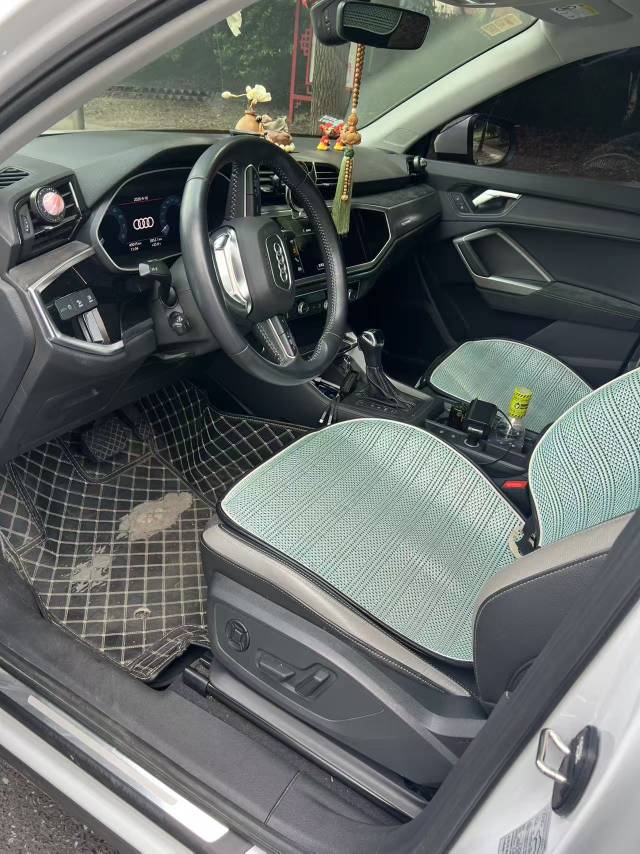 Audi Q3 2021 car image #5